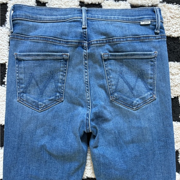 Mother - The Insider Crop Step Fray High Rise Jeans in Hey Sun - Picture 9 of 9